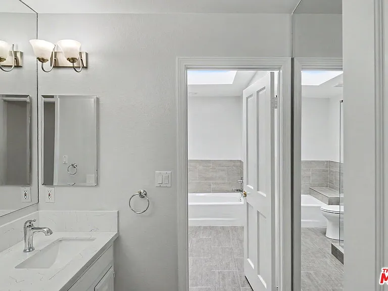 1242 Berkeley St #10 — Photo 16