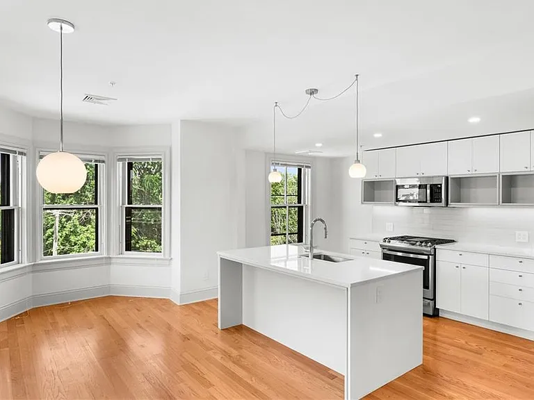 31 Parade St #402 — Photo 8