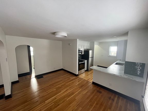 4th image of 2838 Allen Ave House 2838