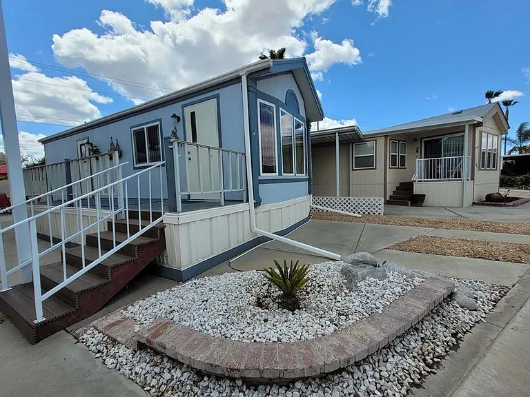1295 S Cawston Ave #305 — Photo 2