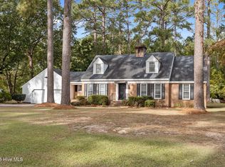 220 W Fairway Dr, Washington, NC 27889