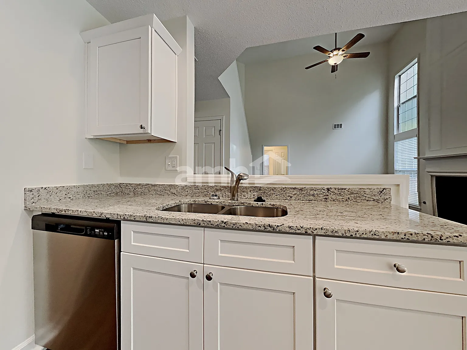 3 bed, 2.5 bath, 1789 sqft, $2,540 — Photo 3