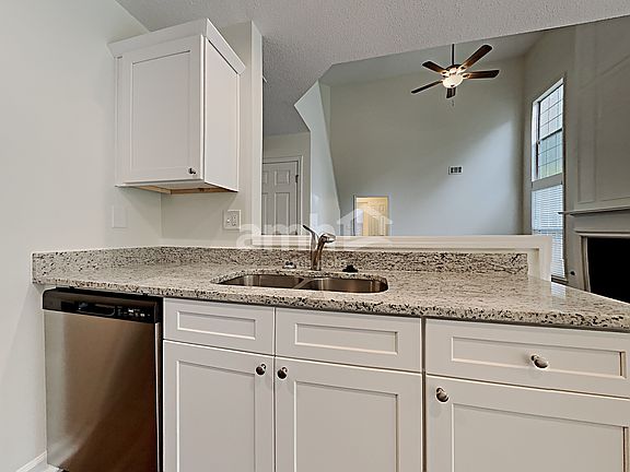 3rd image of 122 Wallnut Hall Cir