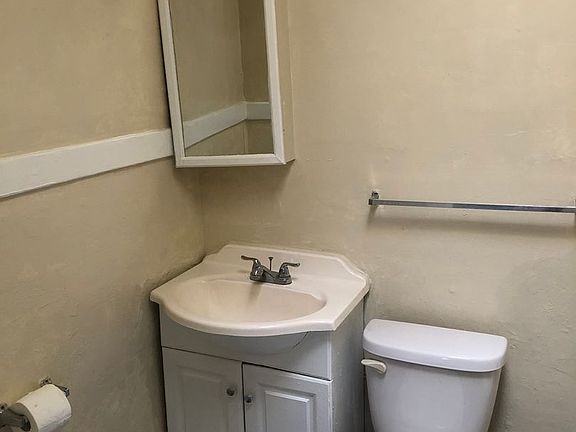 5th image of 1381-1385 Raymond Ave #1383