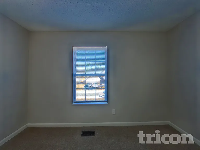 521 Halleck Ln — Photo 14