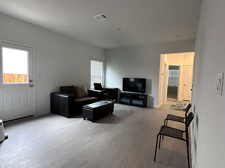 1320 Pickerel St #1 — Photo 1