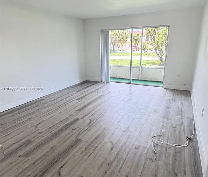 20200 NE 27th Ct #9 — Photo 2