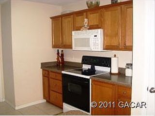3rd image of 11930 Elm St