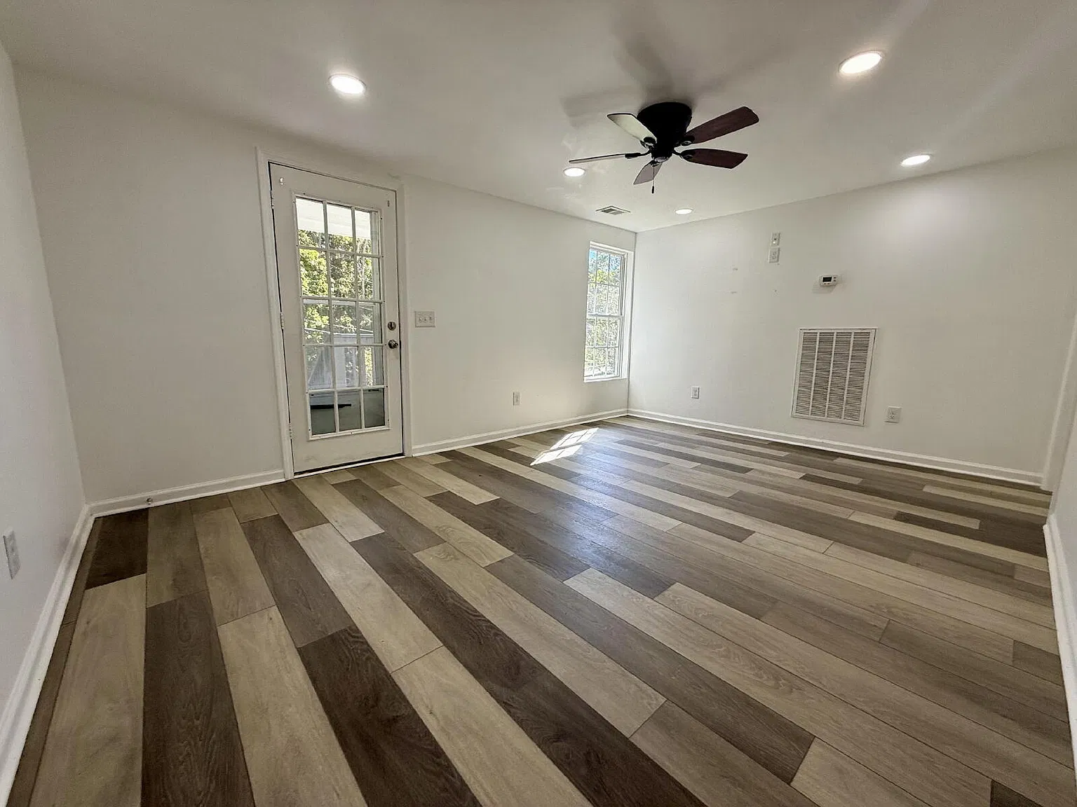 2 bed, 2.0 bath, 1000 sqft, $1,600 — Photo 3