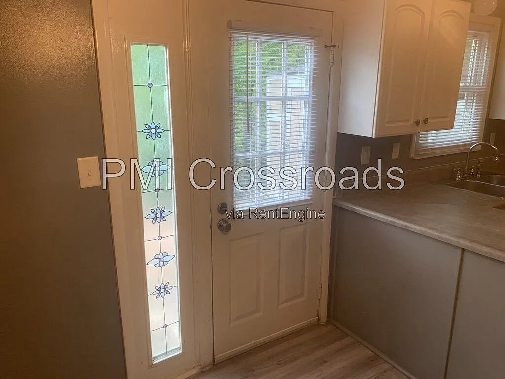 3 bed, 1.5 bath, 1240 sqft, $1,845 — Photo 4