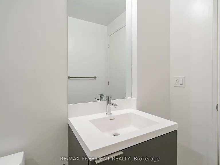 400 King St W #511 — Photo 22