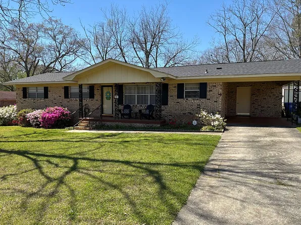 203 Clover Cir, Dothan, AL 36301