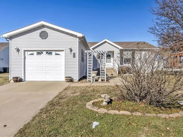 404 NE Poplar Ct, Oak Grove, MO 64075