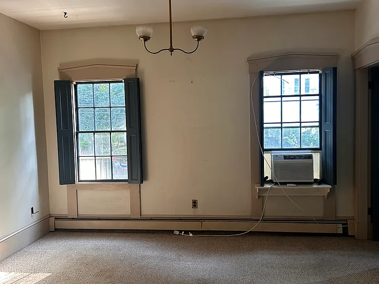 487 Hope St — Photo 2