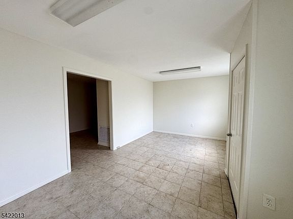 3rd image of 43 Vail Rd