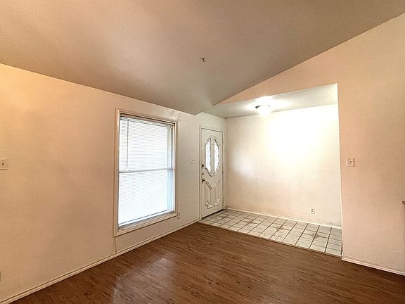 4th image of 2413 Sussex Dr