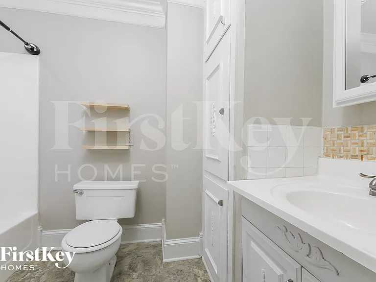 201 E Hale St — Photo 13
