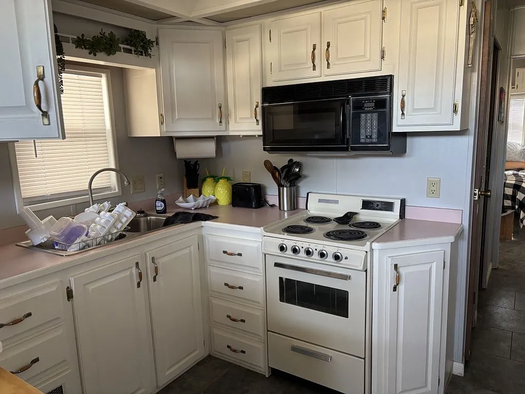 1 bed, 1.0 bath, 420 sqft, $2,644 — Photo 4