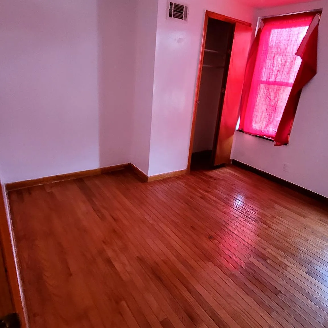3 bed, 1.5 bath, 1080 sqft, $1,880 — Photo 3