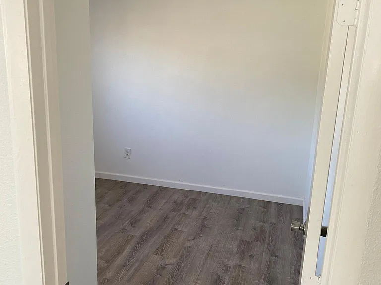 2381 Chaucer St — Photo 16