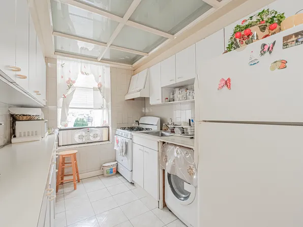 59 Bay 22nd Street image 6 of 18