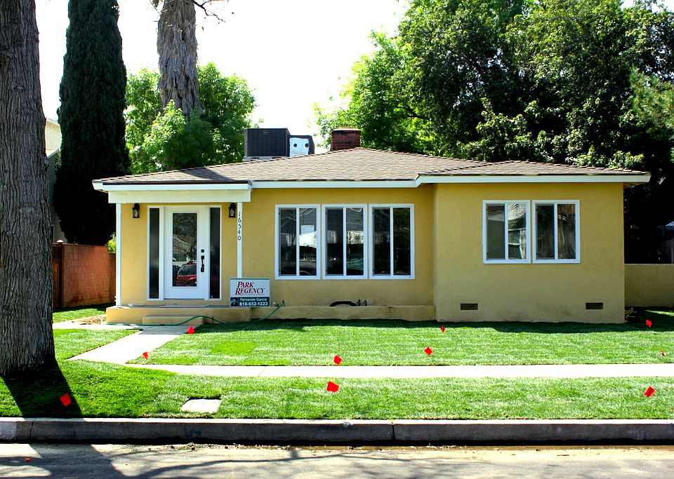 1st image of 16540 Gilmore St
