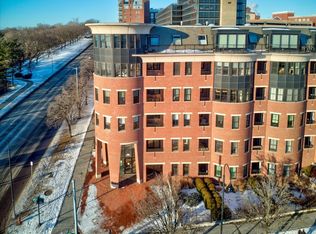 40 College St #203A, Burlington, VT 05401