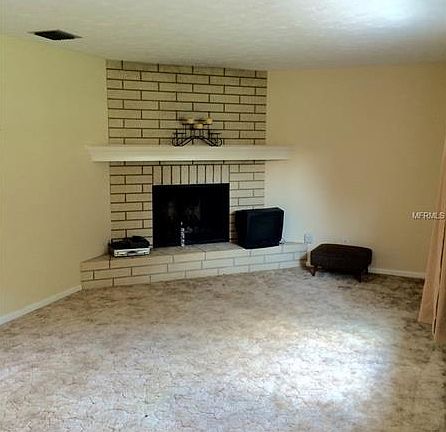 4th image of 819 Blackberry Ln