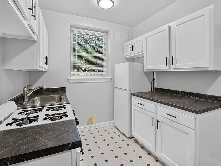 1447 Somerset Pl NW #205 — Photo 12