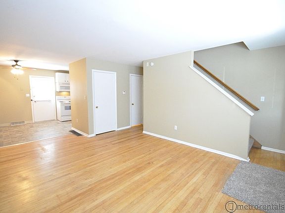 3rd image of 85 Illinois Ave APT J