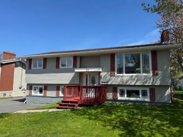 11 Langevin Dr, Halifax, NS B4C 1P5
