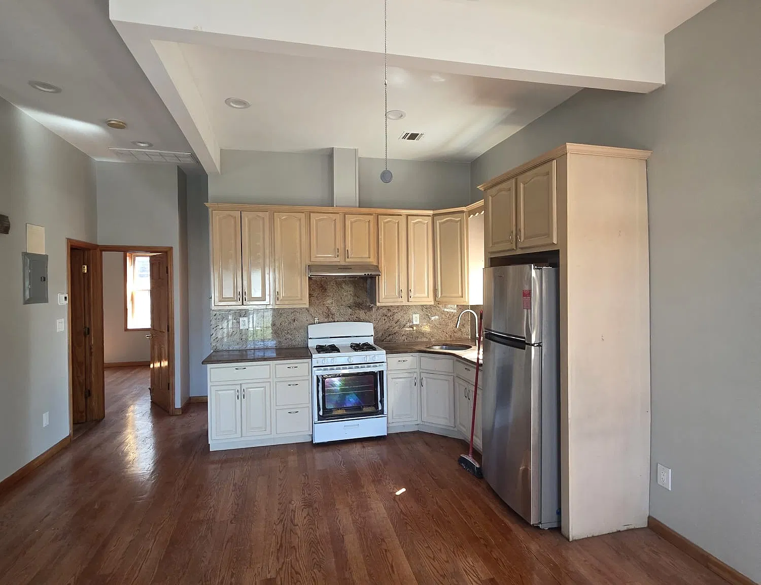 2 bed, 1500 sqft, $3,000 — Photo 3