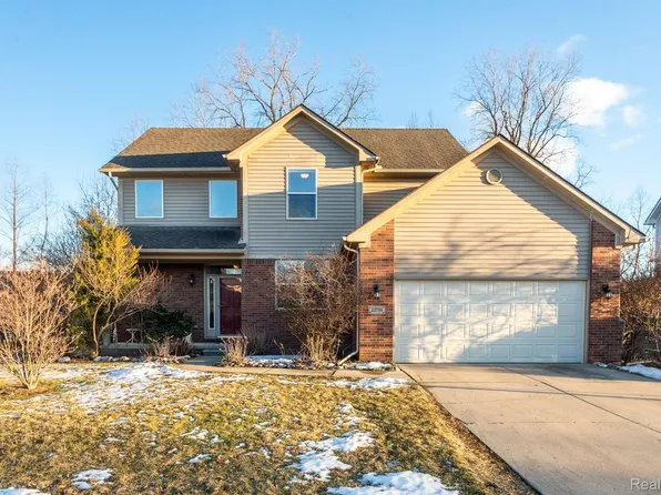 23799 Waterview Dr, New Boston, MI 48164