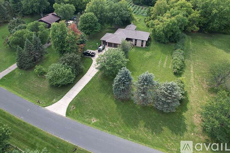 1st image of 2225 Greenfield Dr E