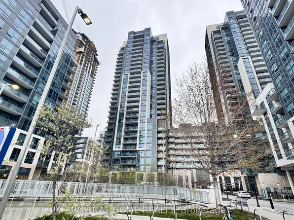 20 Meadowglen Pl #824, Toronto, ON M1G 0A9