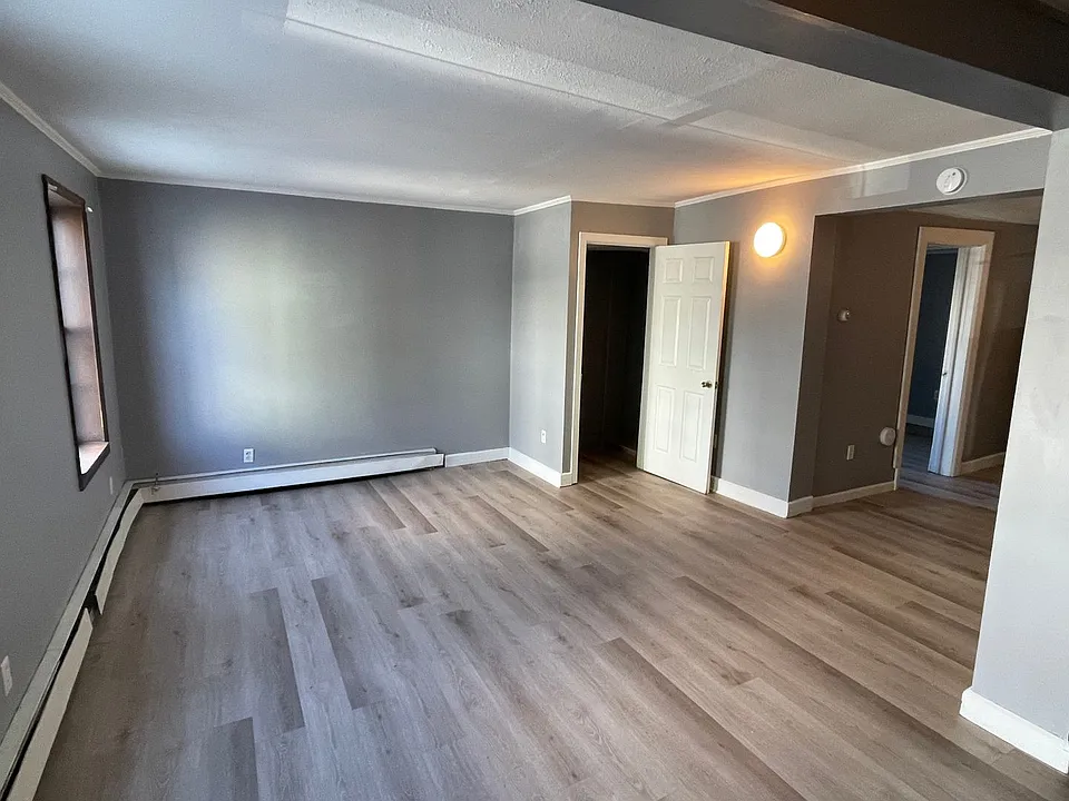 18 Lancaster St