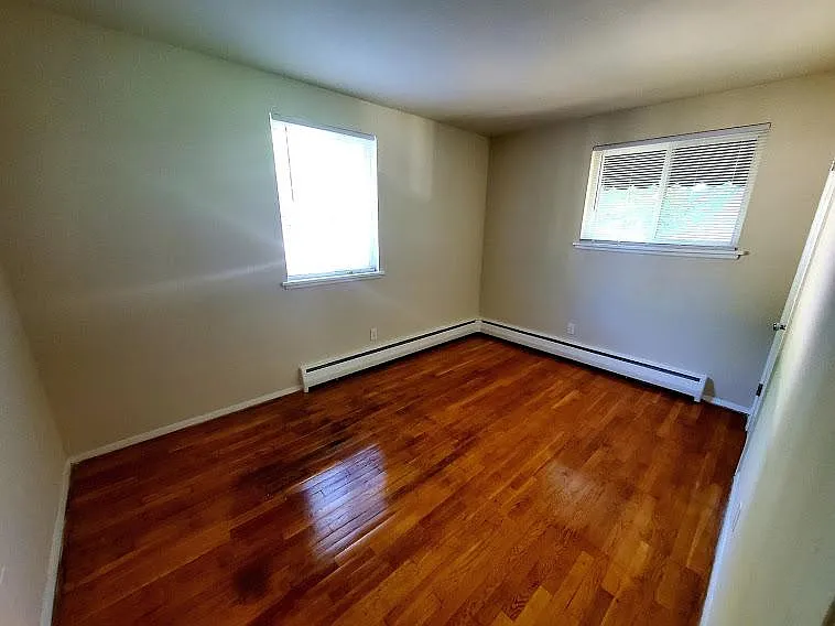 3212 Ellwood Ave — Photo 8