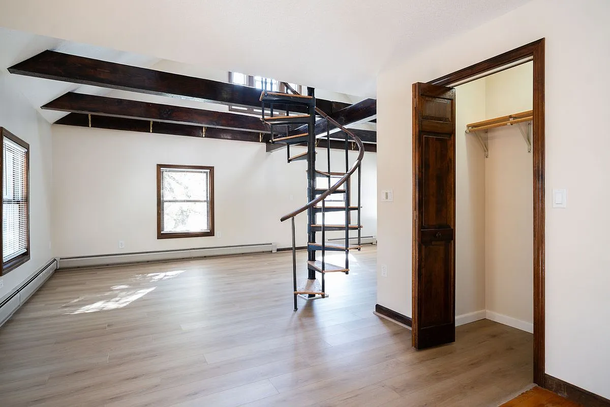 2 bed, 1.5 bath, 1076 sqft, $2,200 — Photo 2