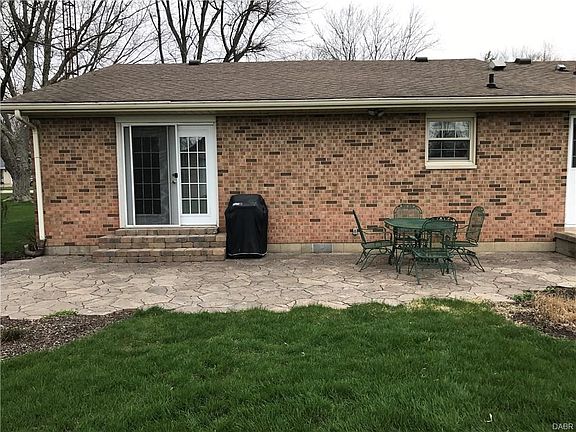 4th image of 110 Merrie Ln