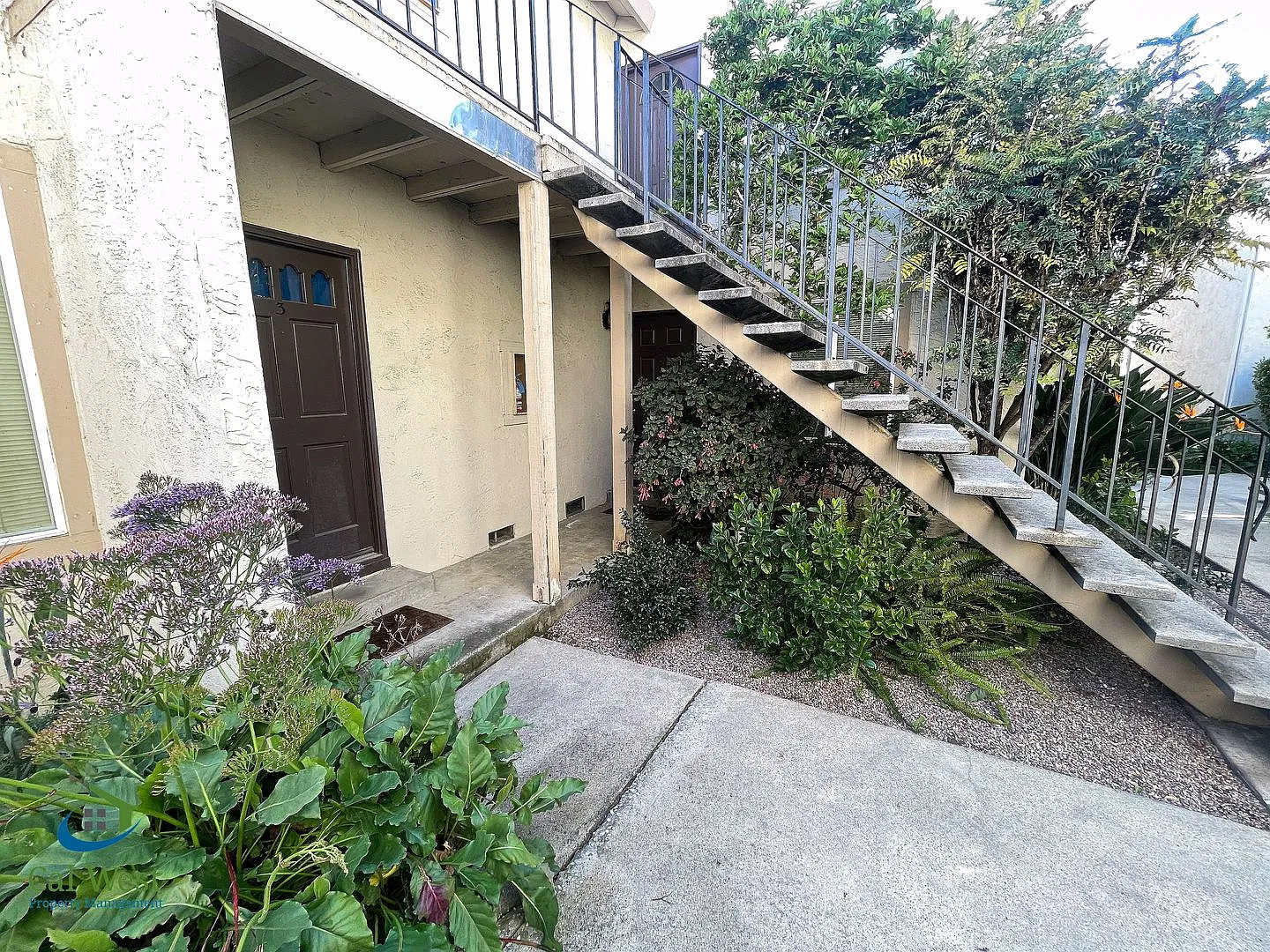 $2295.00 - 1/1 Apartment in Morgan Hill with Remodeled Kitchen — Photo 2