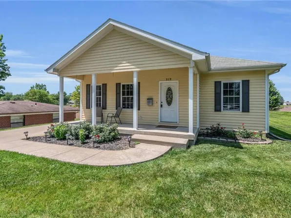 919 N Cedar St, Cameron, MO 64429