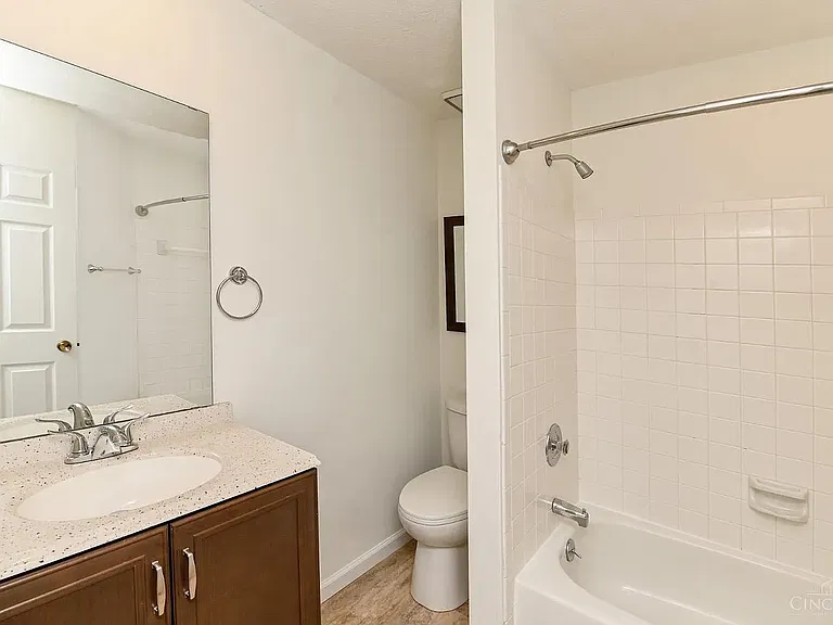 11528 Symmes Gate Ln — Photo 16