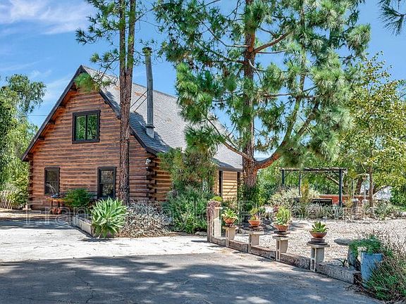 5th image of 2689 Daisy Ln