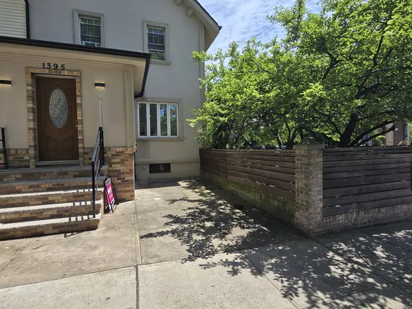 1395 East 15th Street HOUSE image 2 of 20