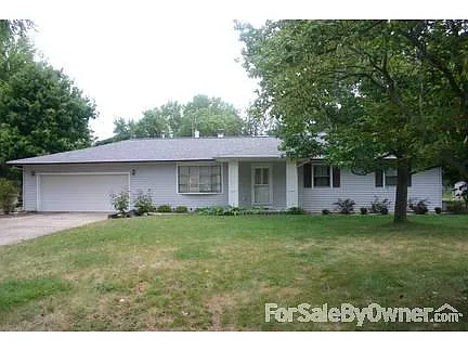 306 Pershing Ct E photo 1