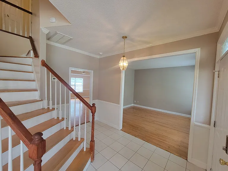 1063 Waltons Pass — Photo 4