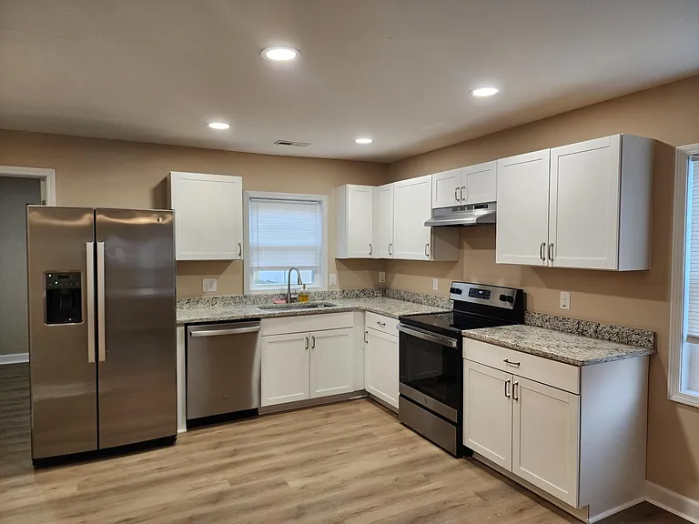 205 E Brown St — Photo 4