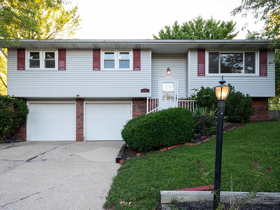 1st image of 1315 W Queens Court Rd
