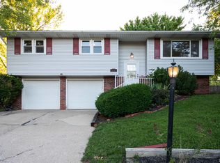 1315 W Queens Court Rd, Peoria, IL 61614