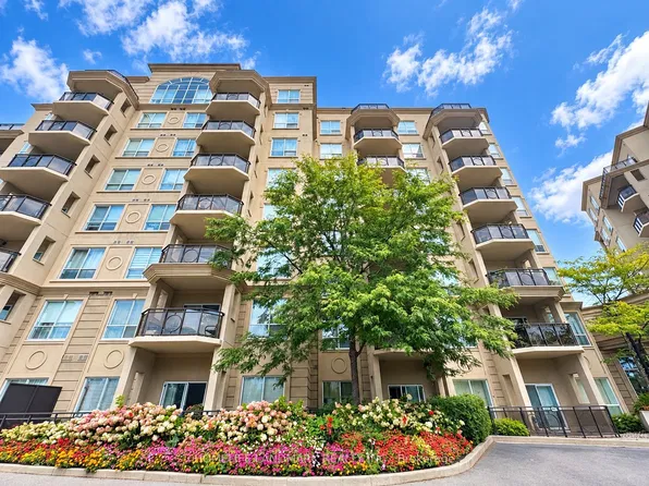 8 Maison Parc Ct #512, Vaughan, ON L4J 9K5
